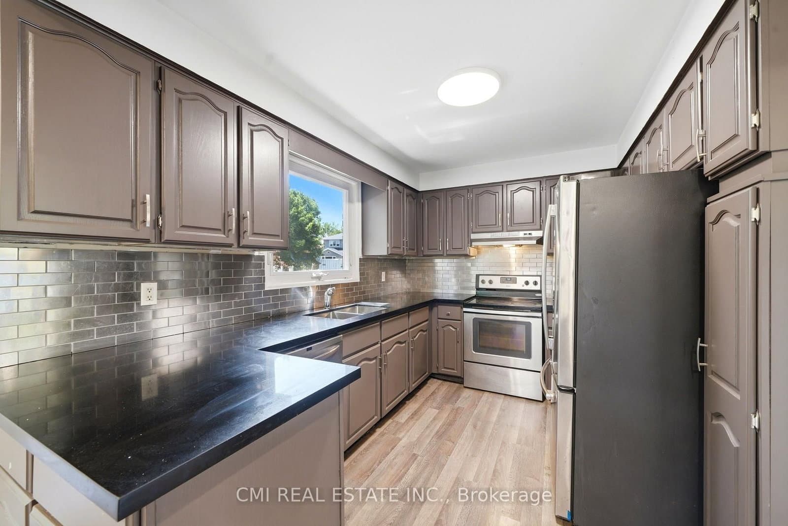 39 Camrose Drive thumbnail 12