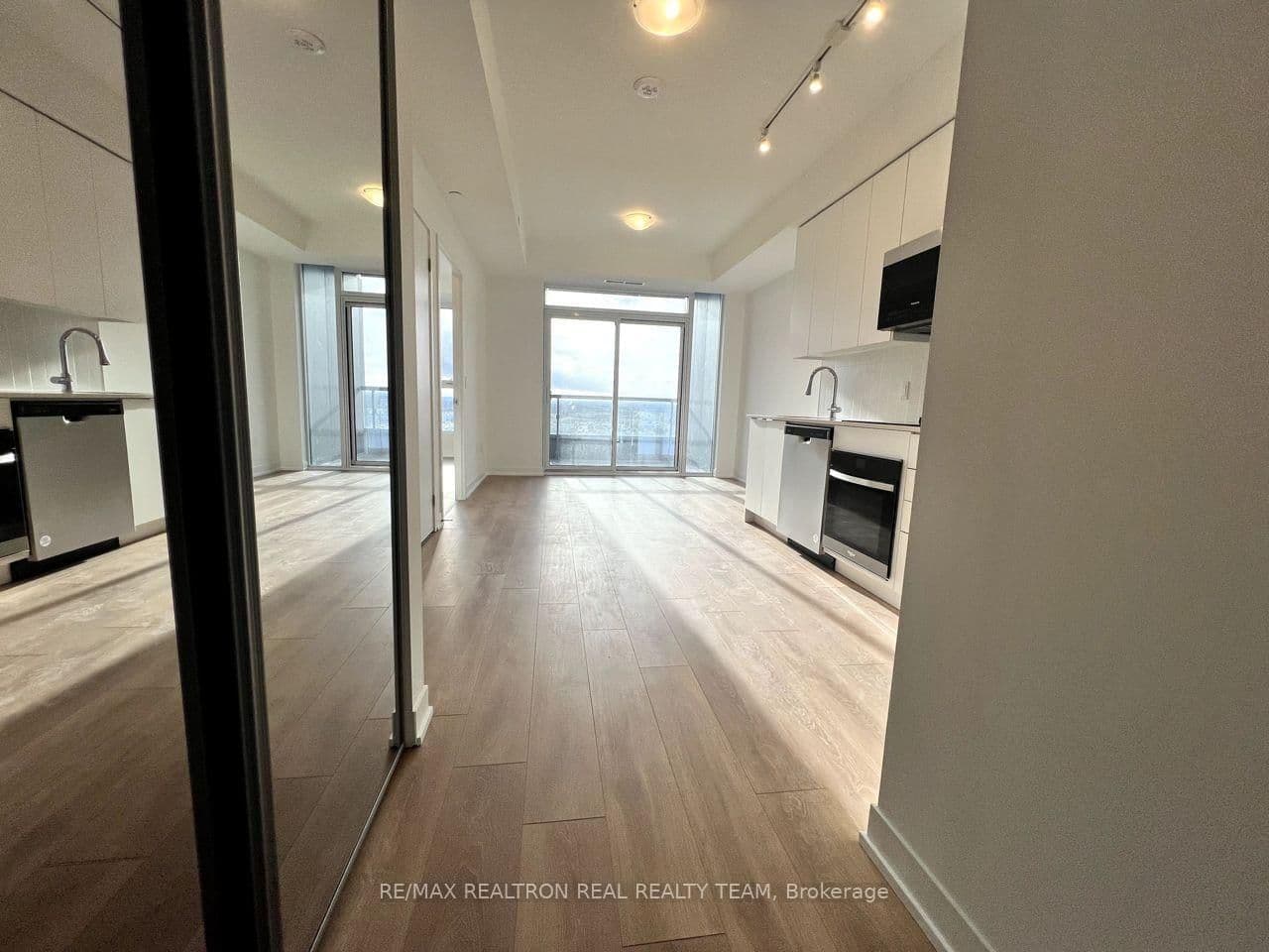 10 Abeja Street, Unit 1212 thumbnail 3