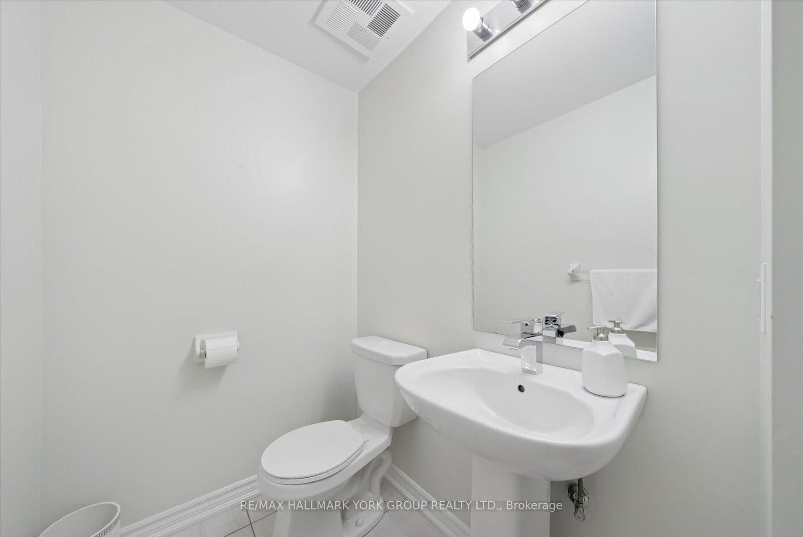 3905 Major Mackenzie Drive, Unit 203 thumbnail 9