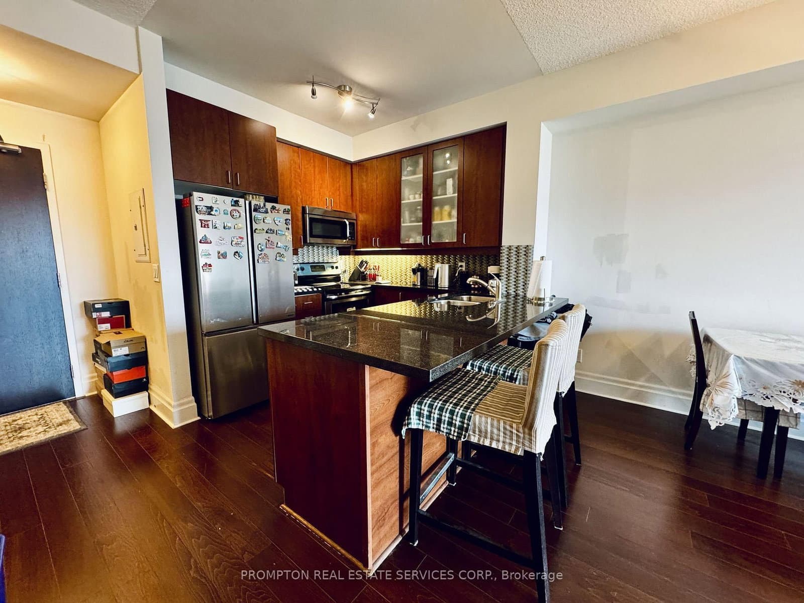 111 UPPER DUKE Crescent, Unit 503 thumbnail 5