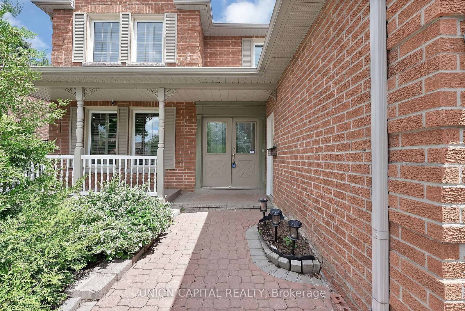 35 McCarty Crescent thumbnail 2