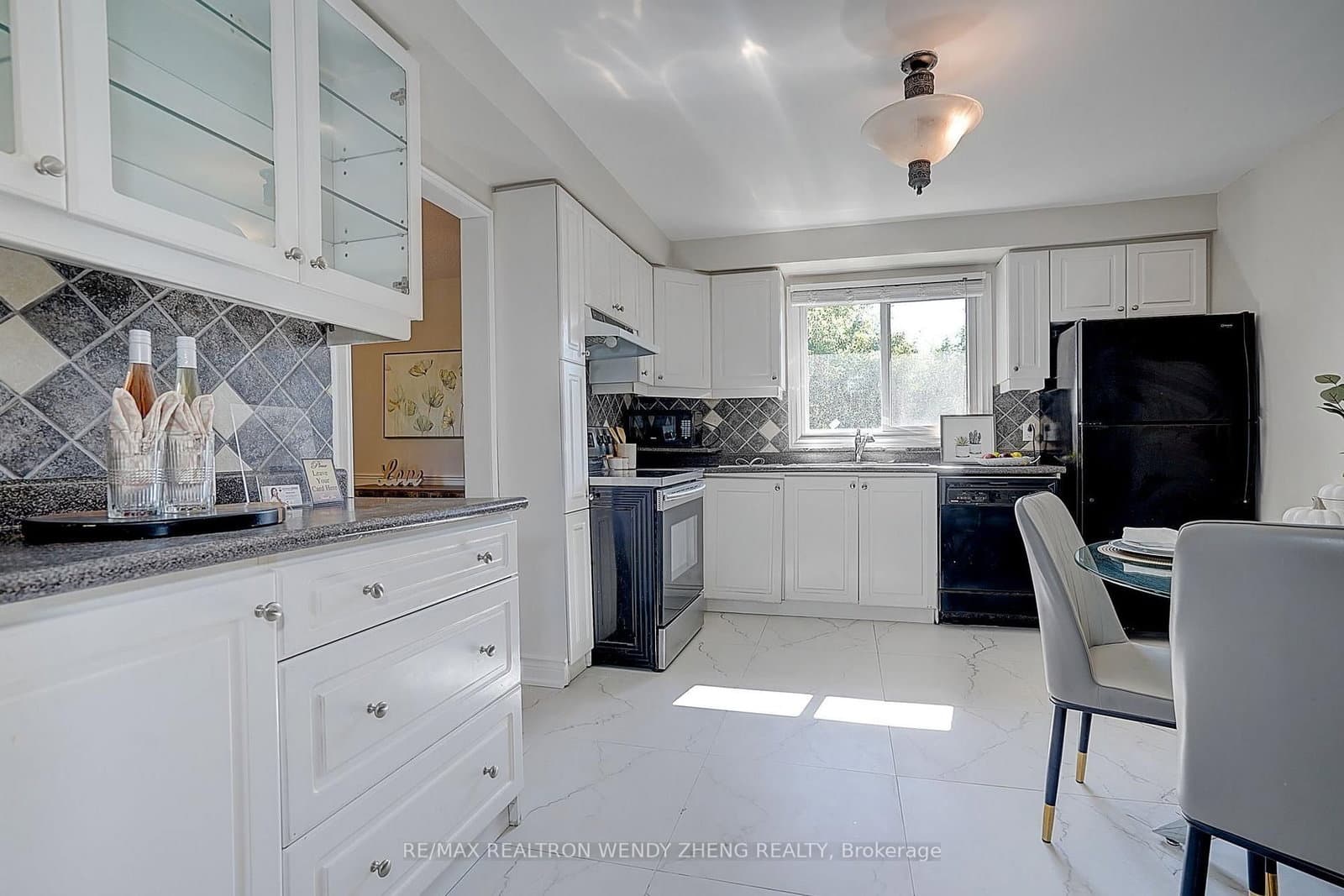 118 Henderson Avenue thumbnail 12