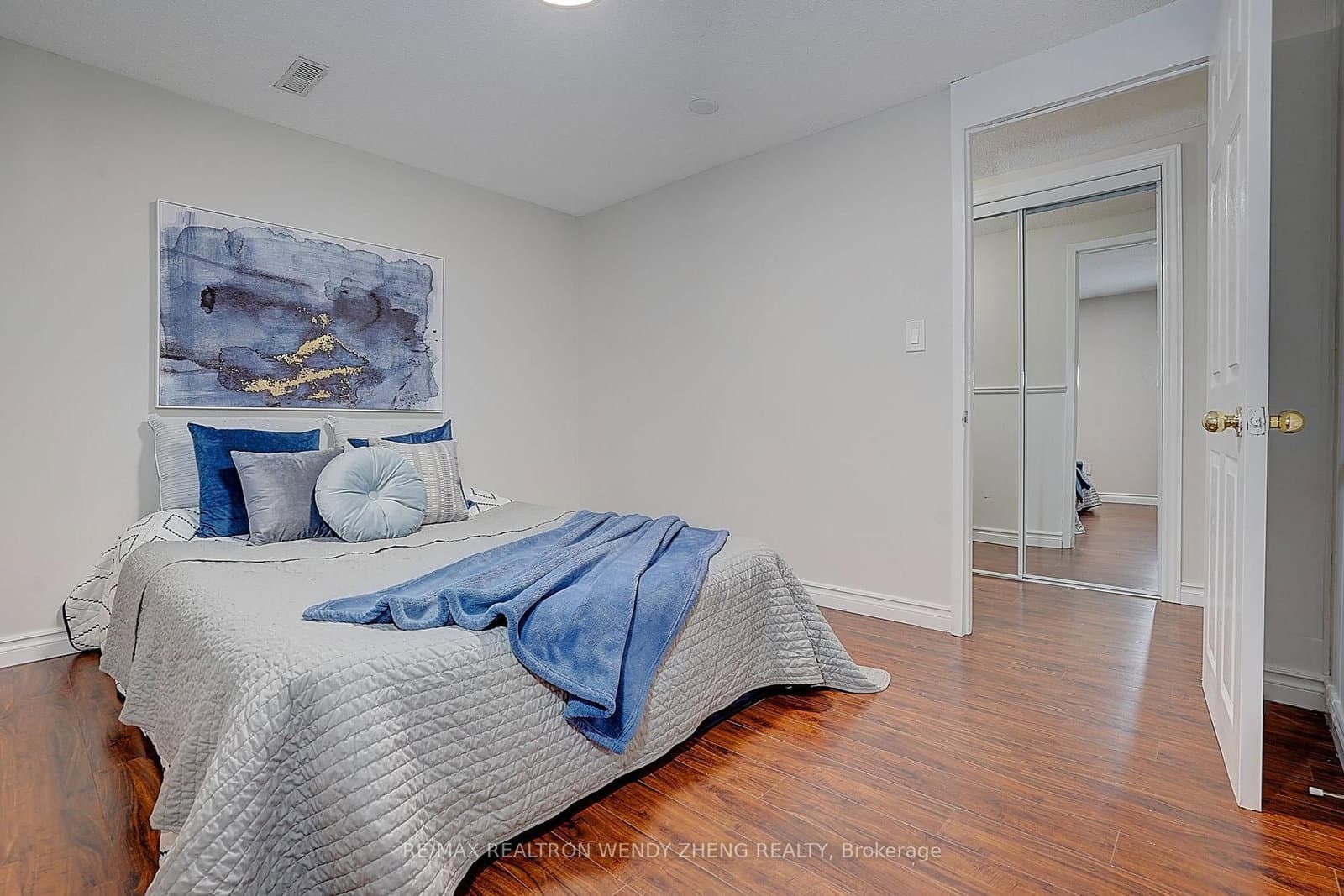 118 Henderson Avenue thumbnail 36