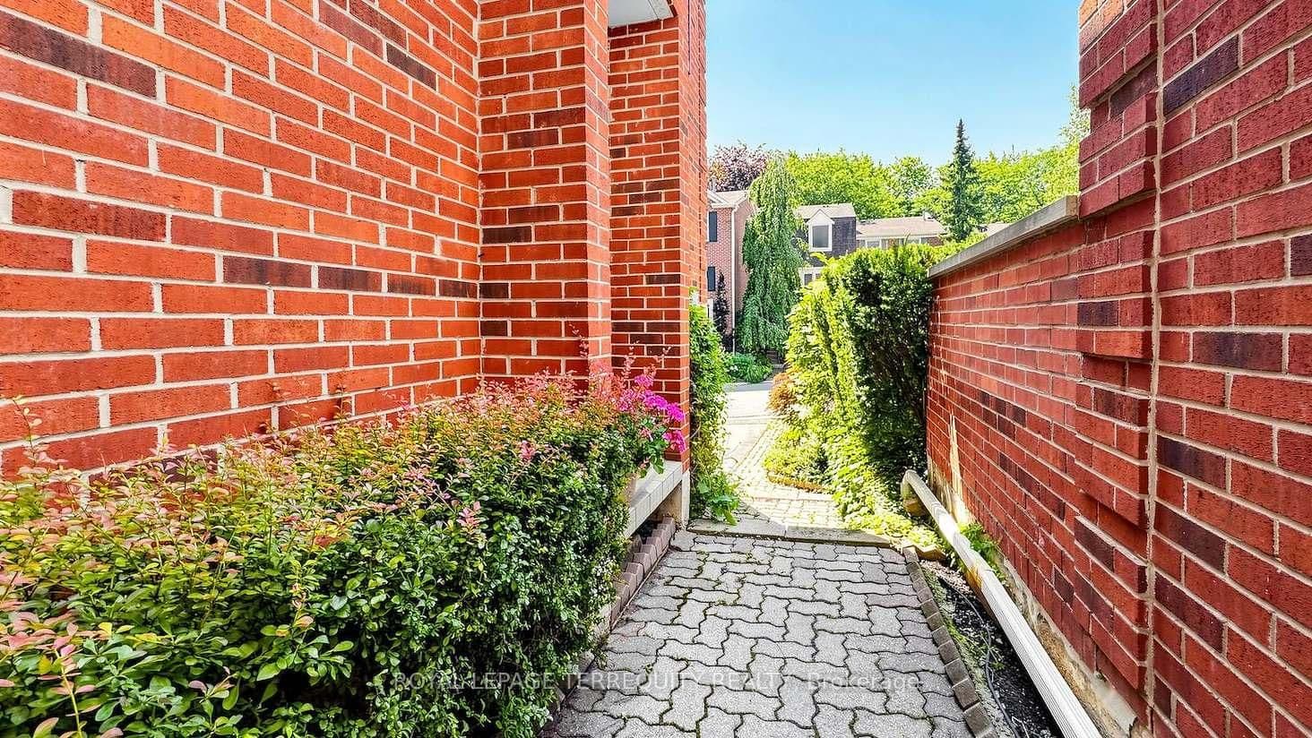 95 Confederation Way, Unit #64 thumbnail 5