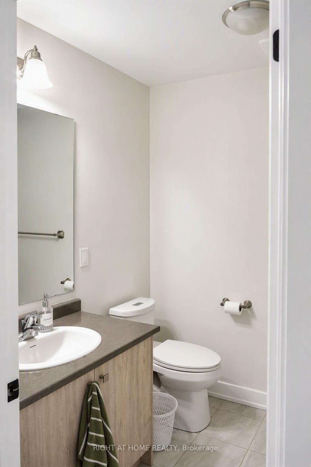 11707 Tenth Line, Unit Upper thumbnail 18