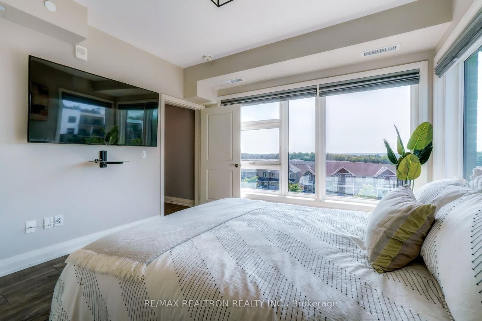 555 William Graham Drive, Unit 331 thumbnail 27