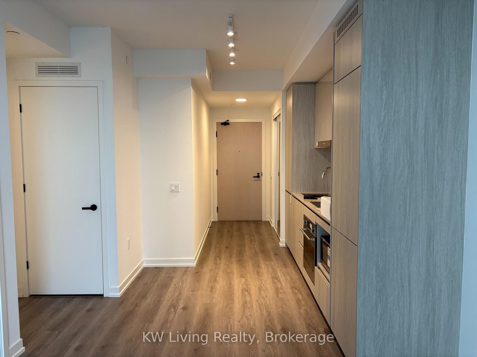 28 Interchange Way, Unit 3916 thumbnail 2