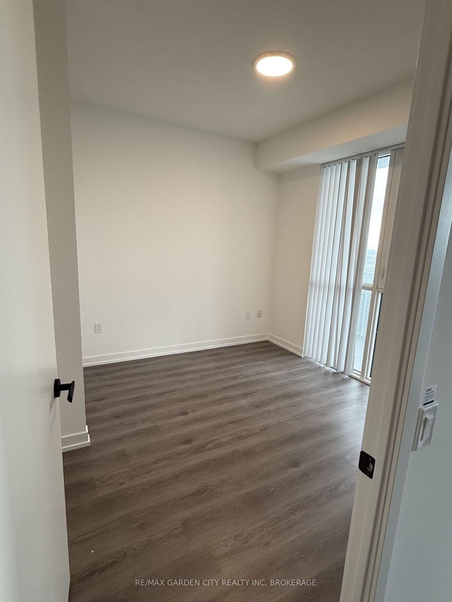 28 Interchange Way W, Unit 1701 thumbnail 4