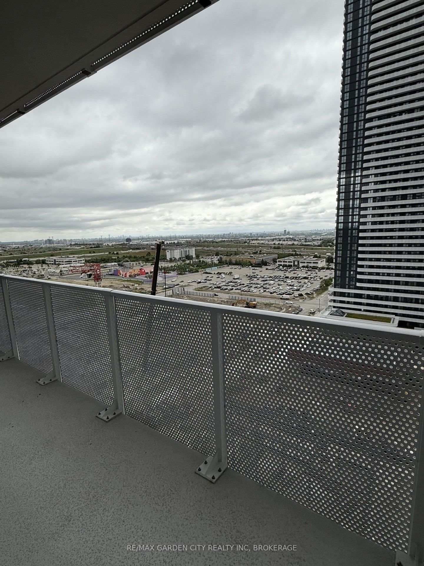 28 Interchange Way W, Unit 1701 thumbnail 7