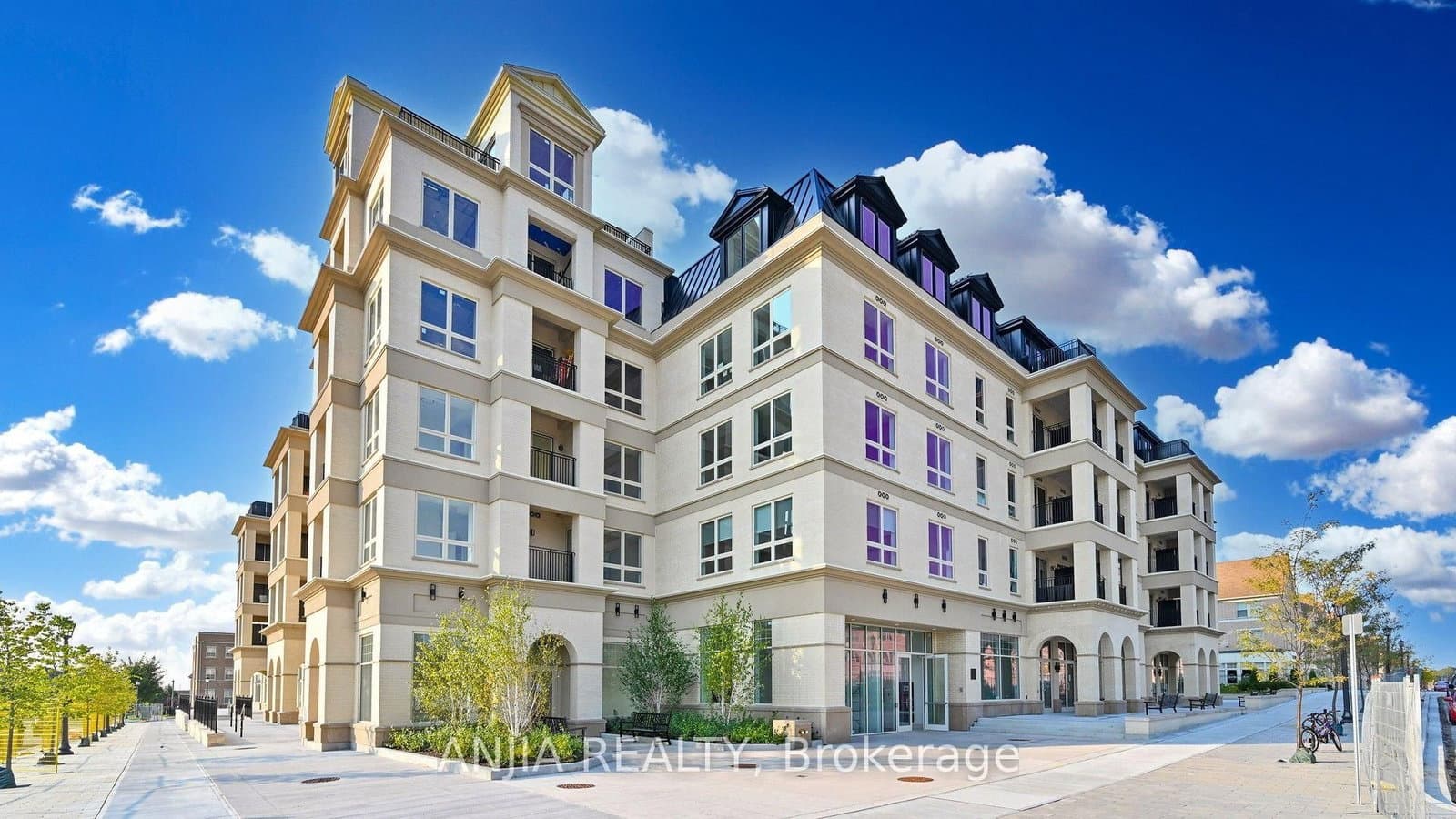 #303 - 101 Cathedral High Street