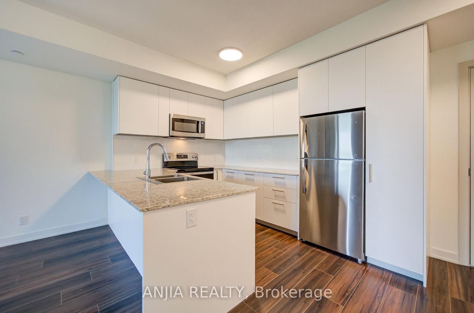 101 Cathedral High Street, Unit 303 thumbnail 10