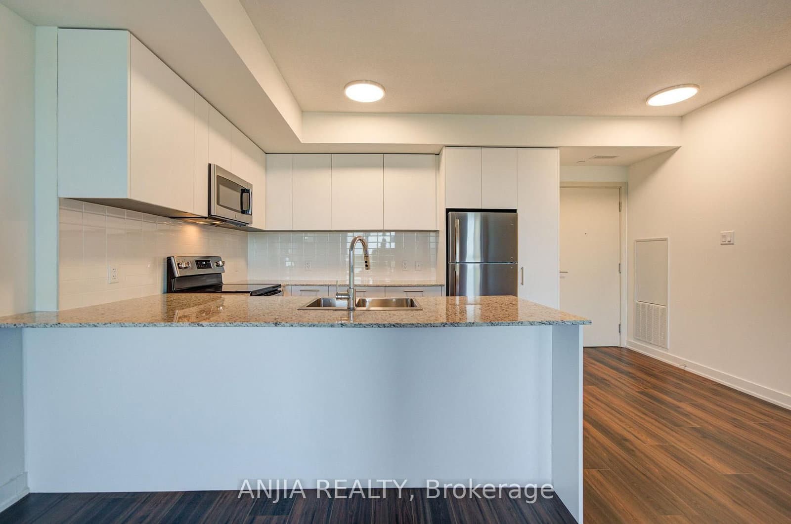 101 Cathedral High Street, Unit 303 thumbnail 11