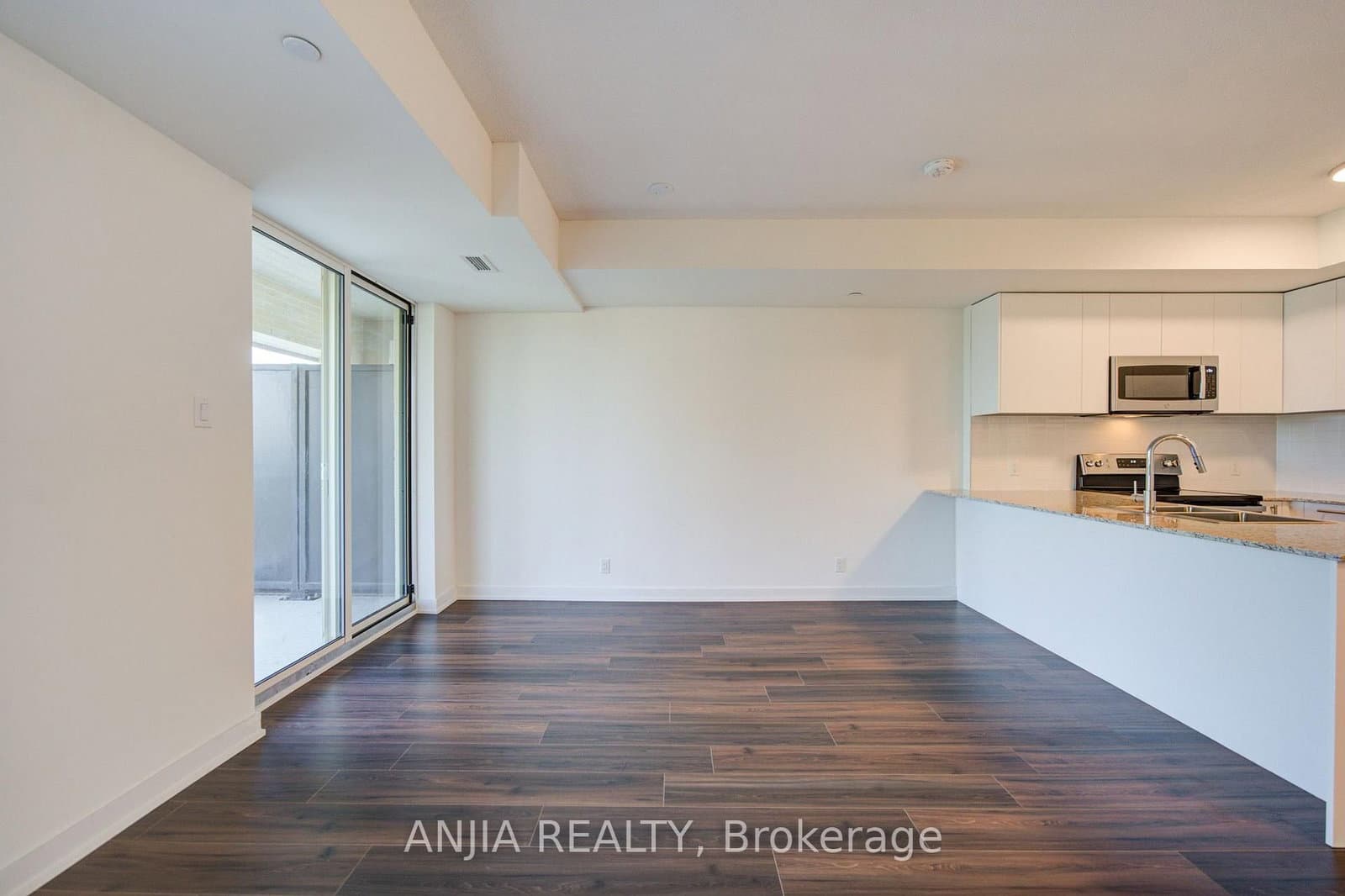 101 Cathedral High Street, Unit 303 thumbnail 15