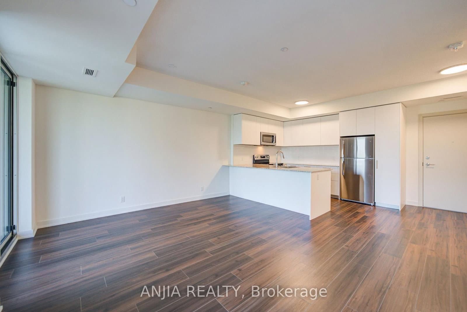 101 Cathedral High Street, Unit 303 thumbnail 16