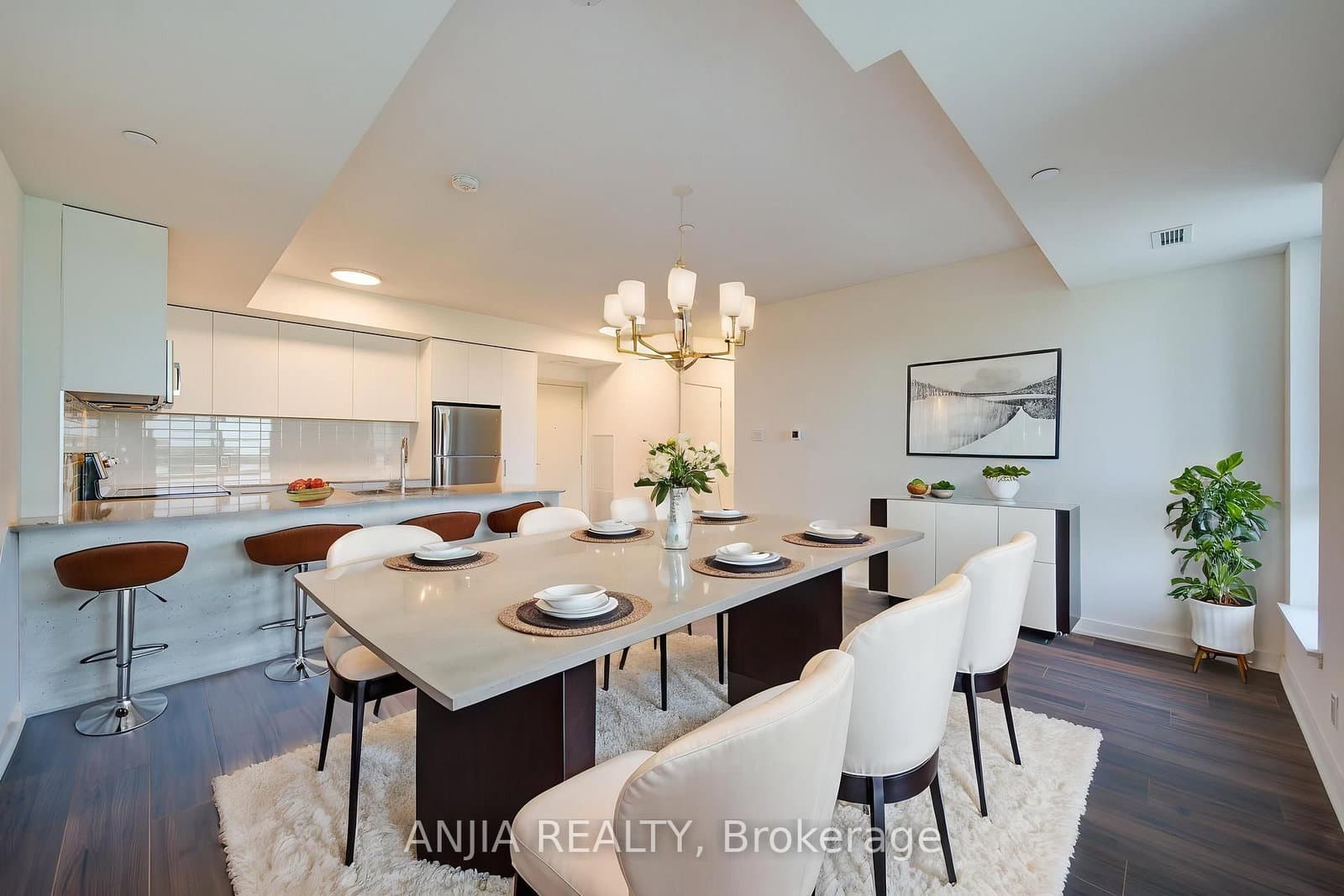 101 Cathedral High Street, Unit 303 thumbnail 17