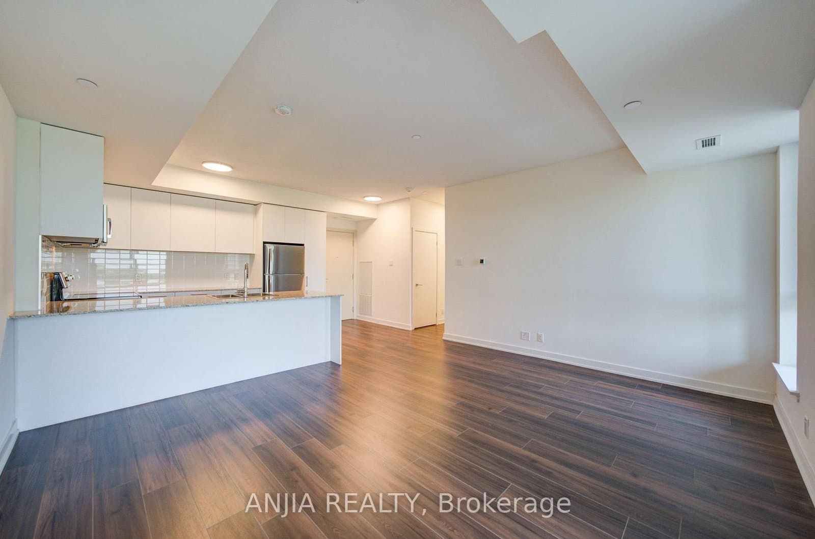 101 Cathedral High Street, Unit 303 thumbnail 18