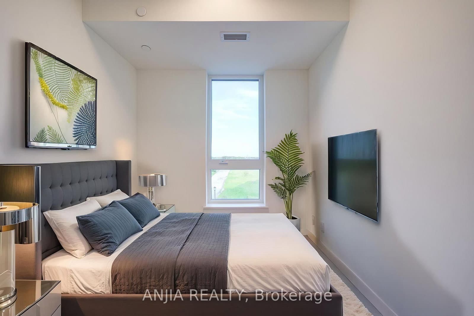 101 Cathedral High Street, Unit 303 thumbnail 23