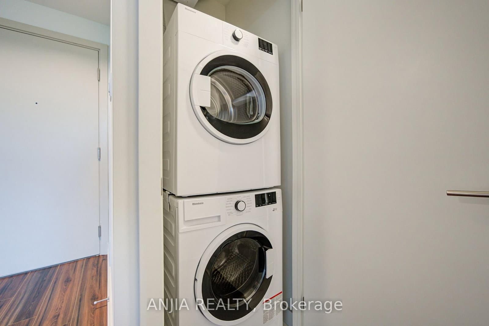101 Cathedral High Street, Unit 303 thumbnail 28