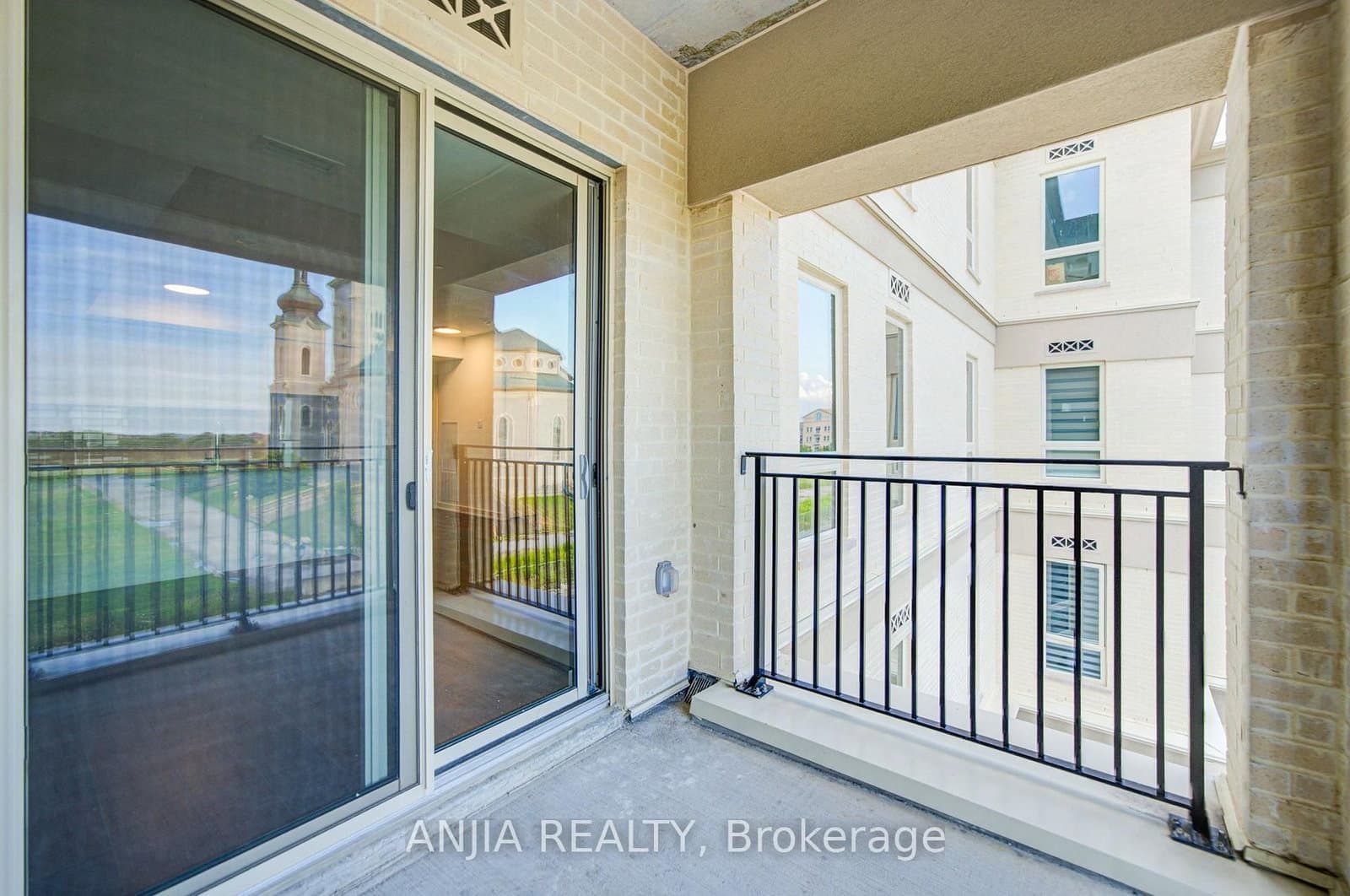 101 Cathedral High Street, Unit 303 thumbnail 31