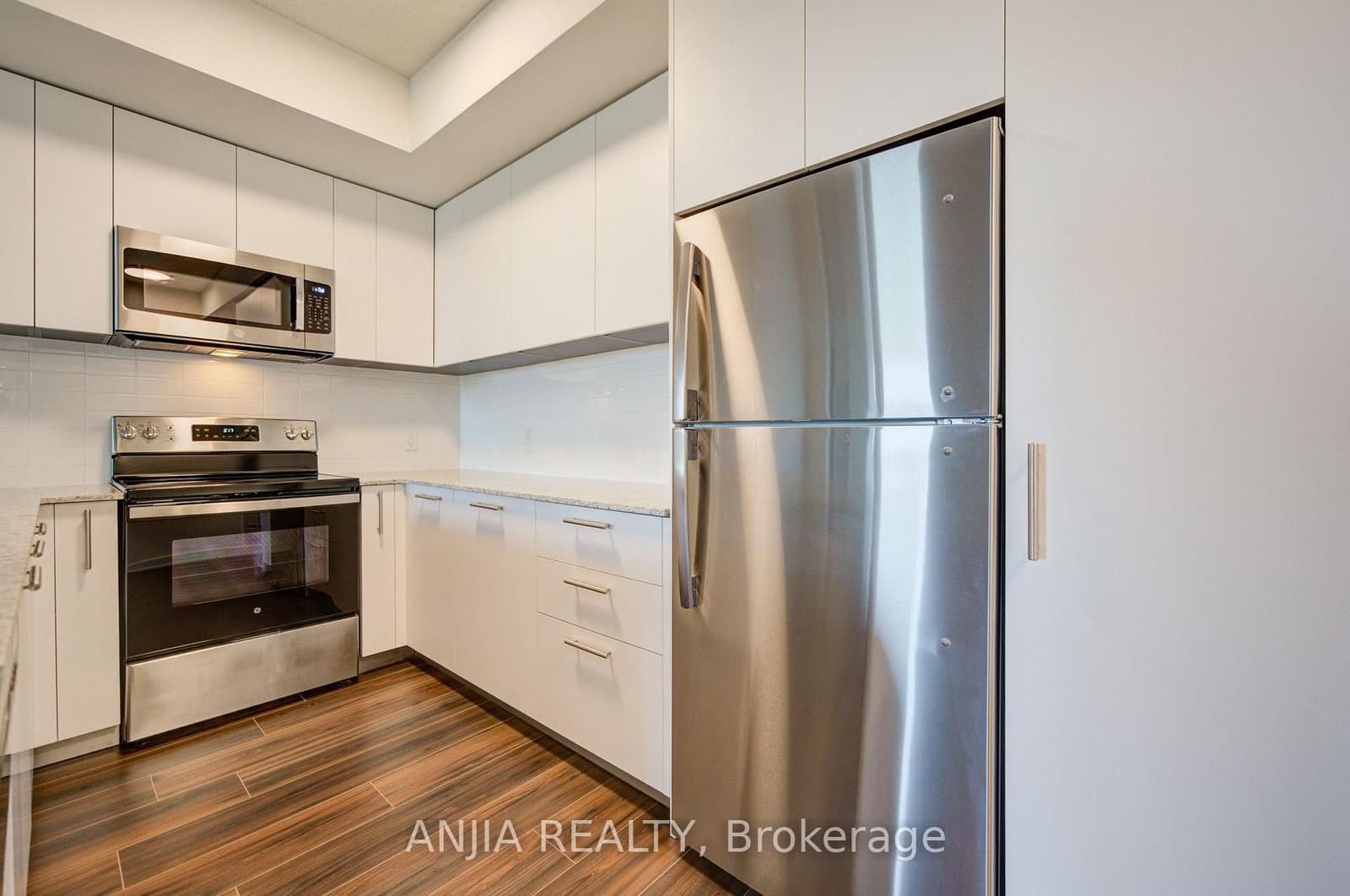 101 Cathedral High Street, Unit 303 thumbnail 7