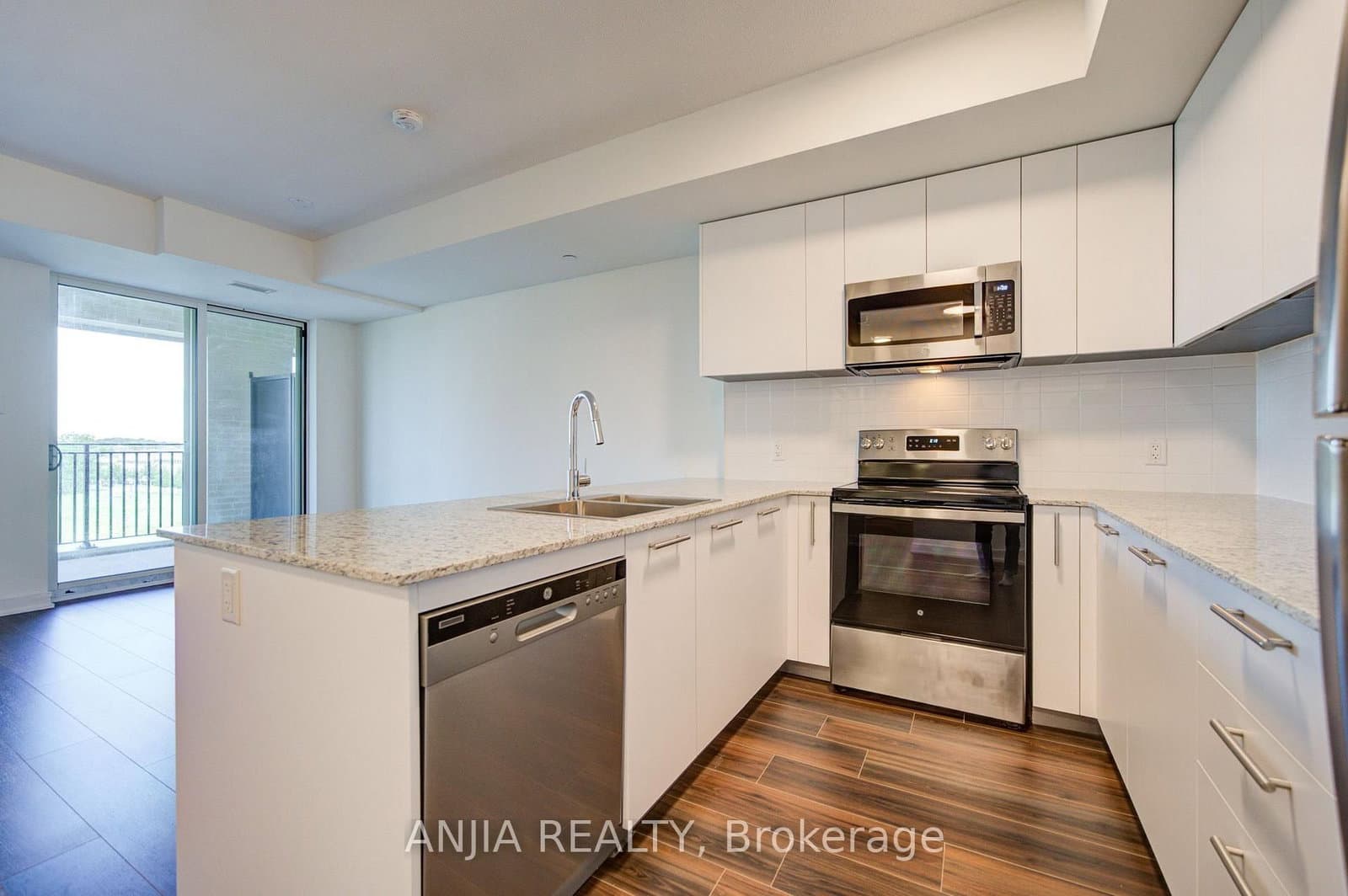 101 Cathedral High Street, Unit 303 thumbnail 9