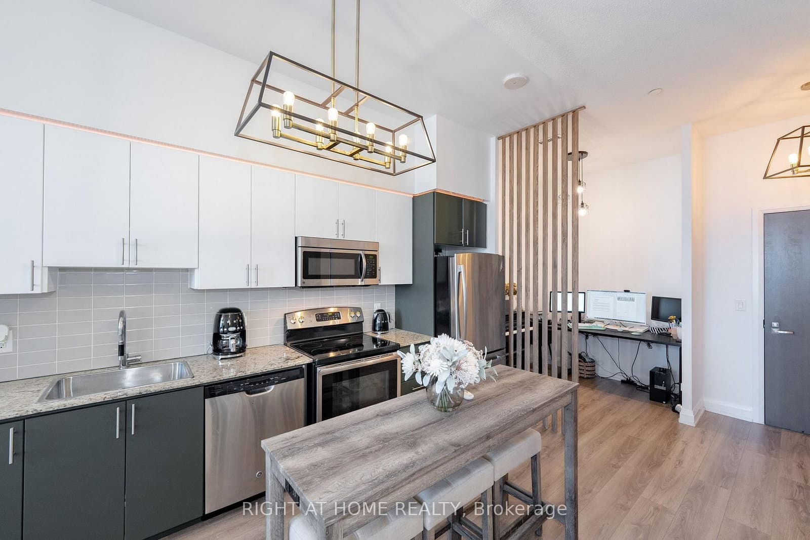 7171 Yonge Street, Unit 306 thumbnail 10