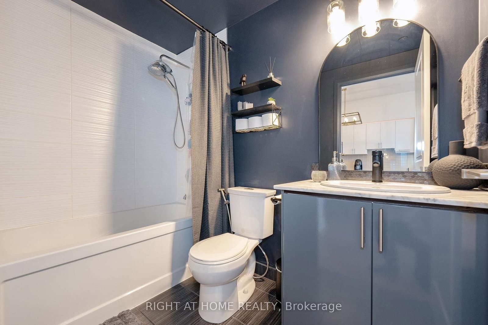 7171 Yonge Street, Unit 306 thumbnail 6
