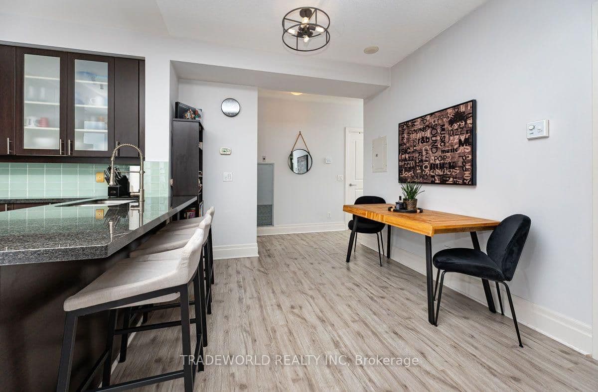 131 Upper Duke Crescent, Unit 504 thumbnail 11