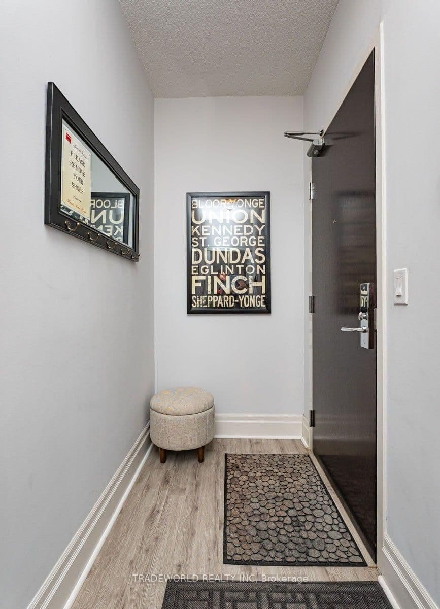 131 Upper Duke Crescent, Unit 504 thumbnail 3