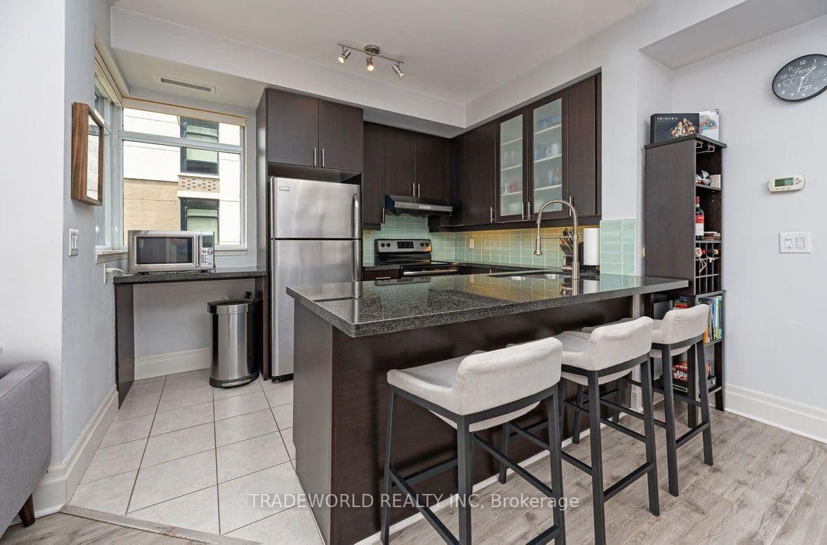 131 Upper Duke Crescent, Unit 504 thumbnail 6