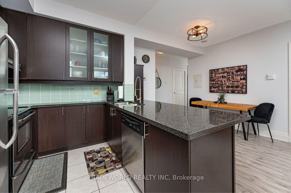 131 Upper Duke Crescent, Unit 504 thumbnail 7