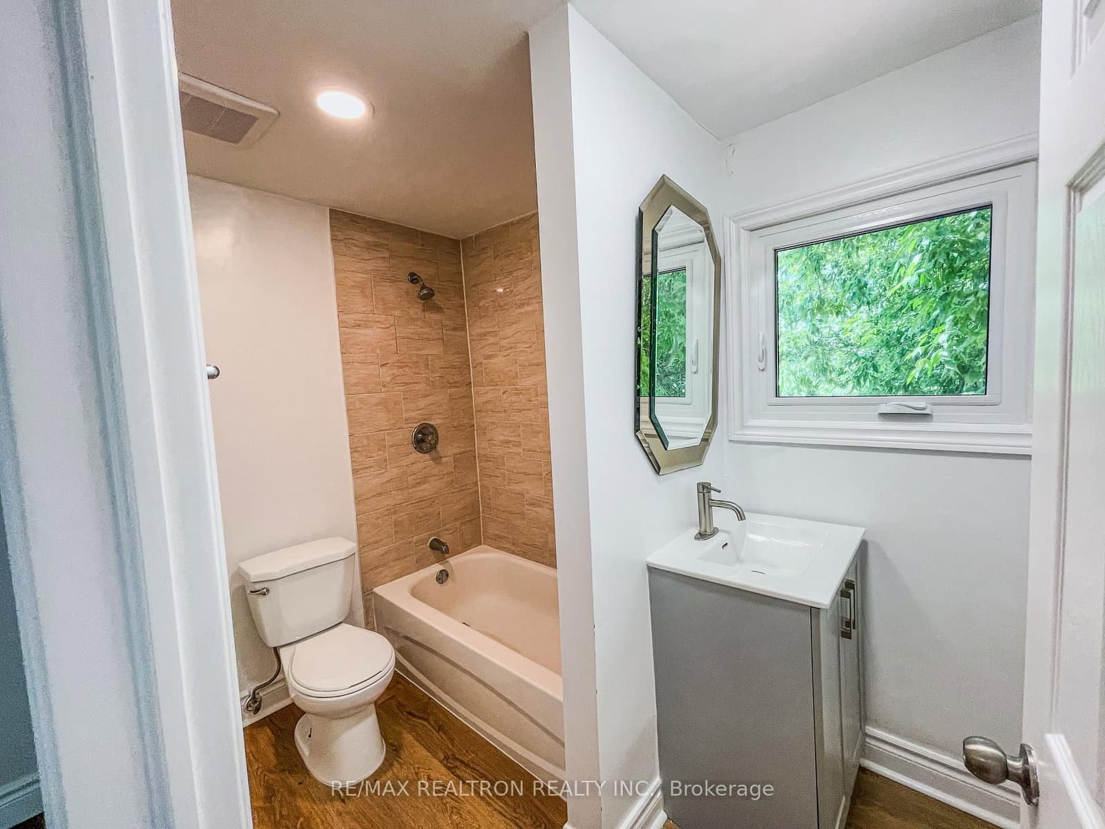 52 Glen Cameron Road thumbnail 14