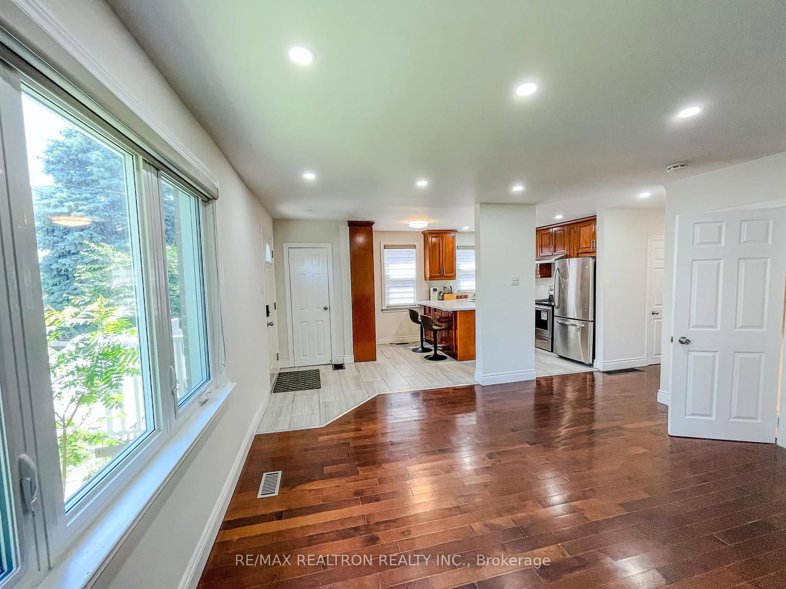 52 Glen Cameron Road thumbnail 4