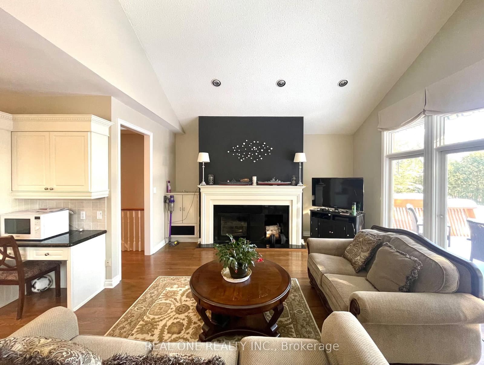 207 Kennedy Street W thumbnail 4