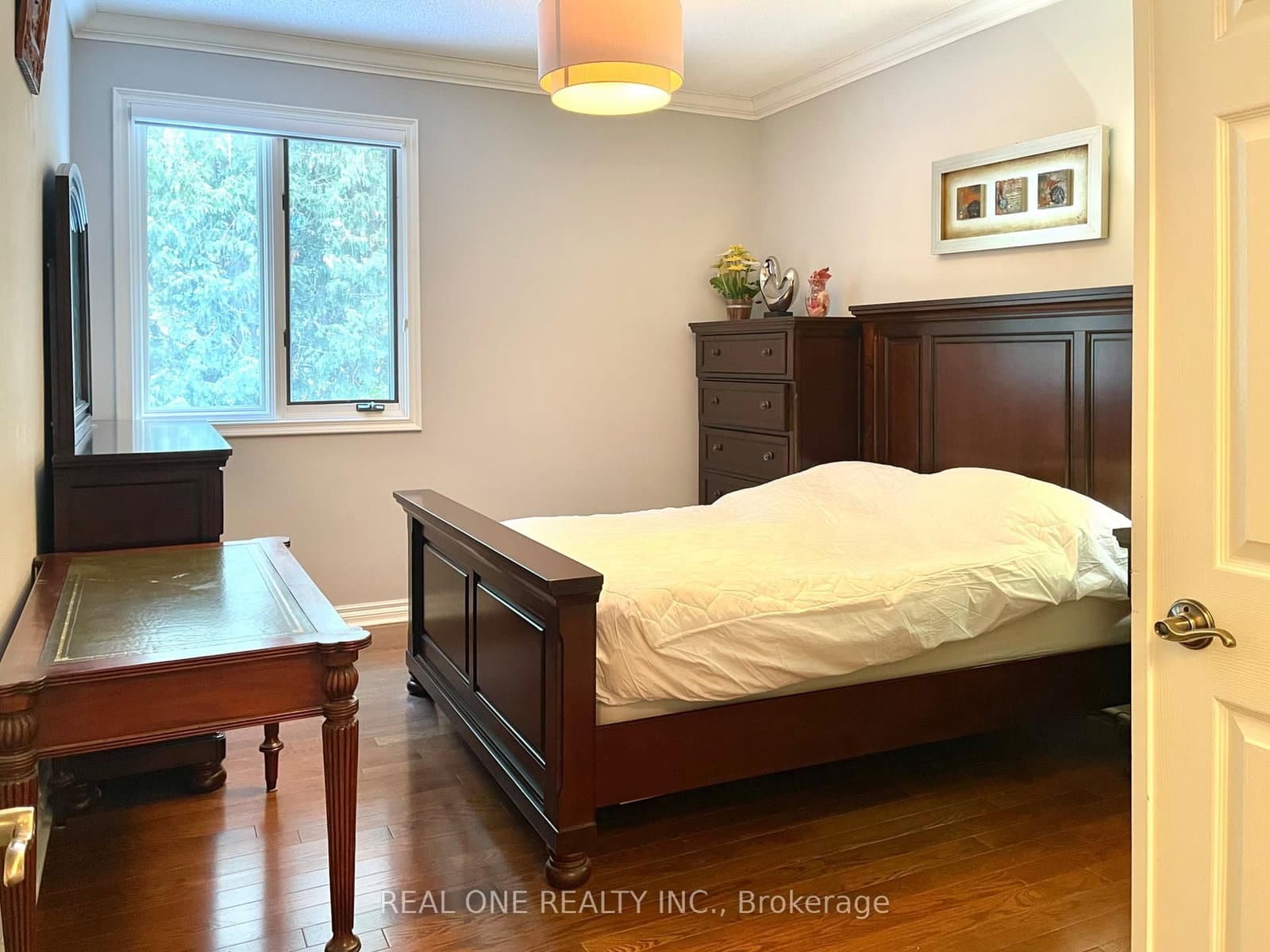 207 Kennedy Street W thumbnail 8