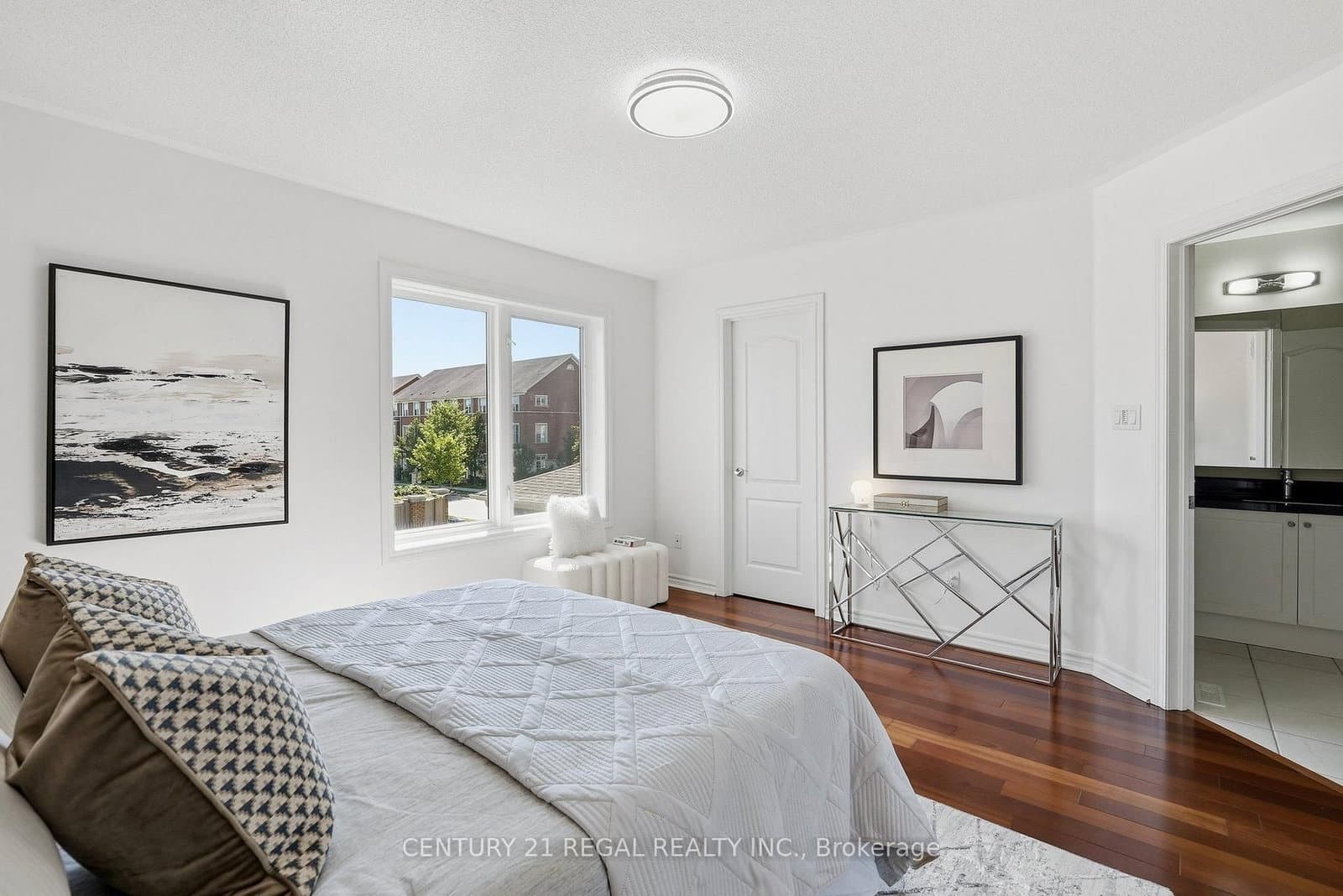 10461 Woodbine Avenue thumbnail 20