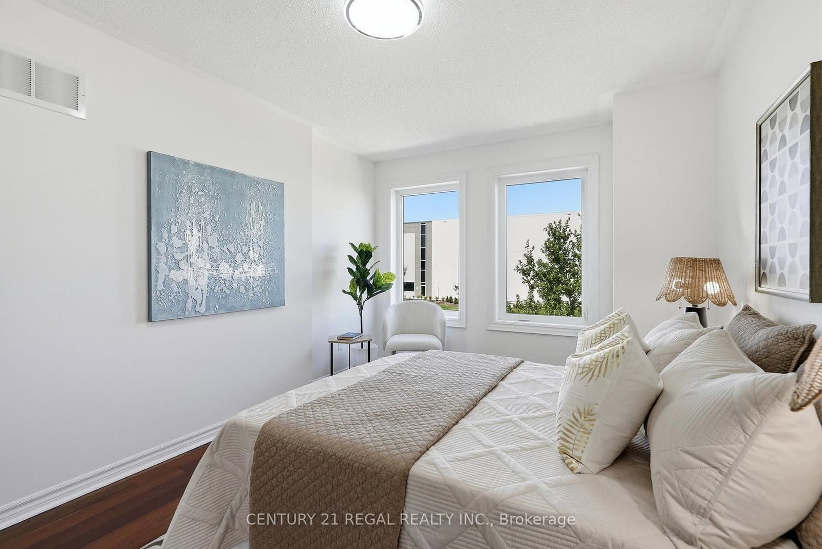 10461 Woodbine Avenue thumbnail 32