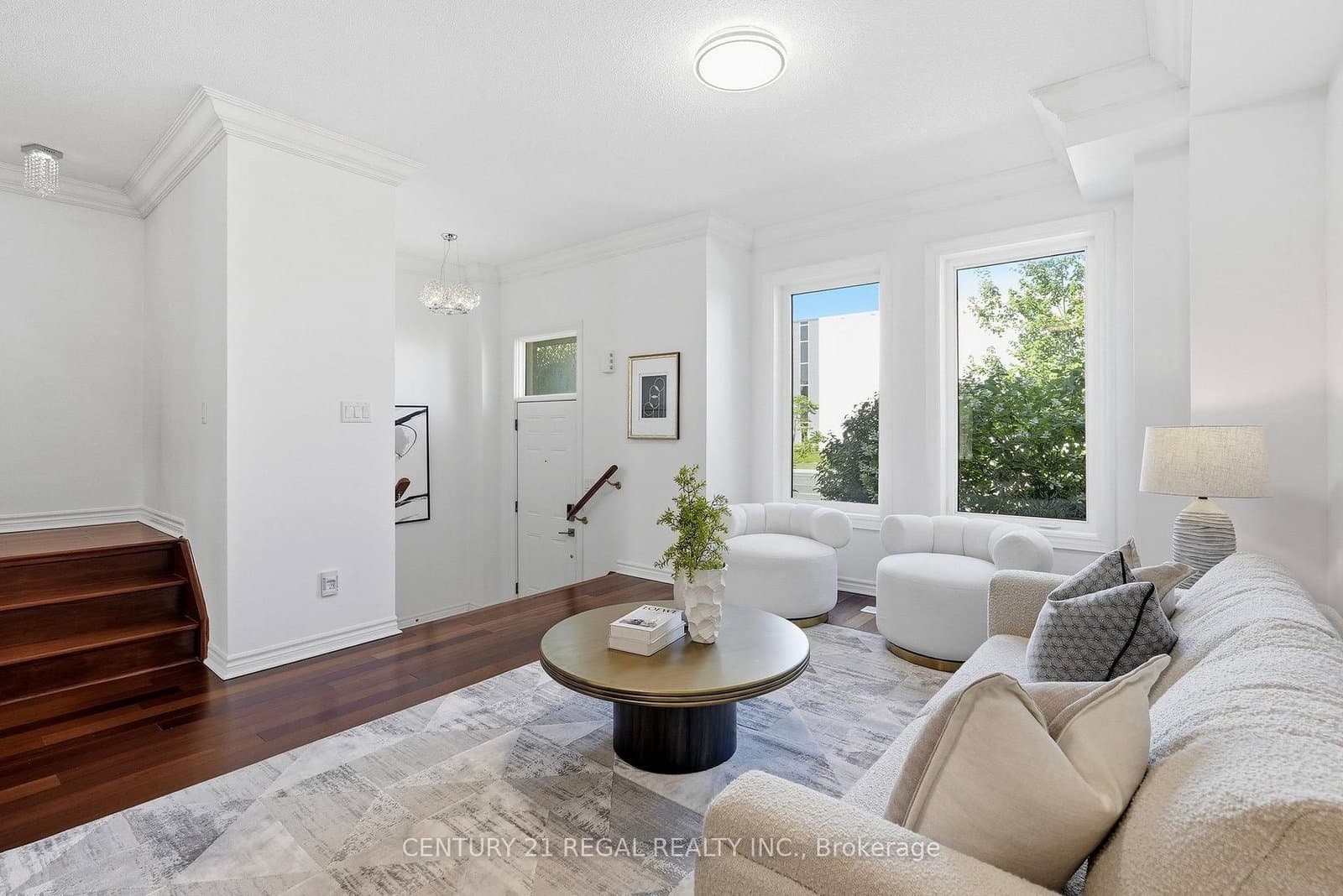 10461 Woodbine Avenue thumbnail 5