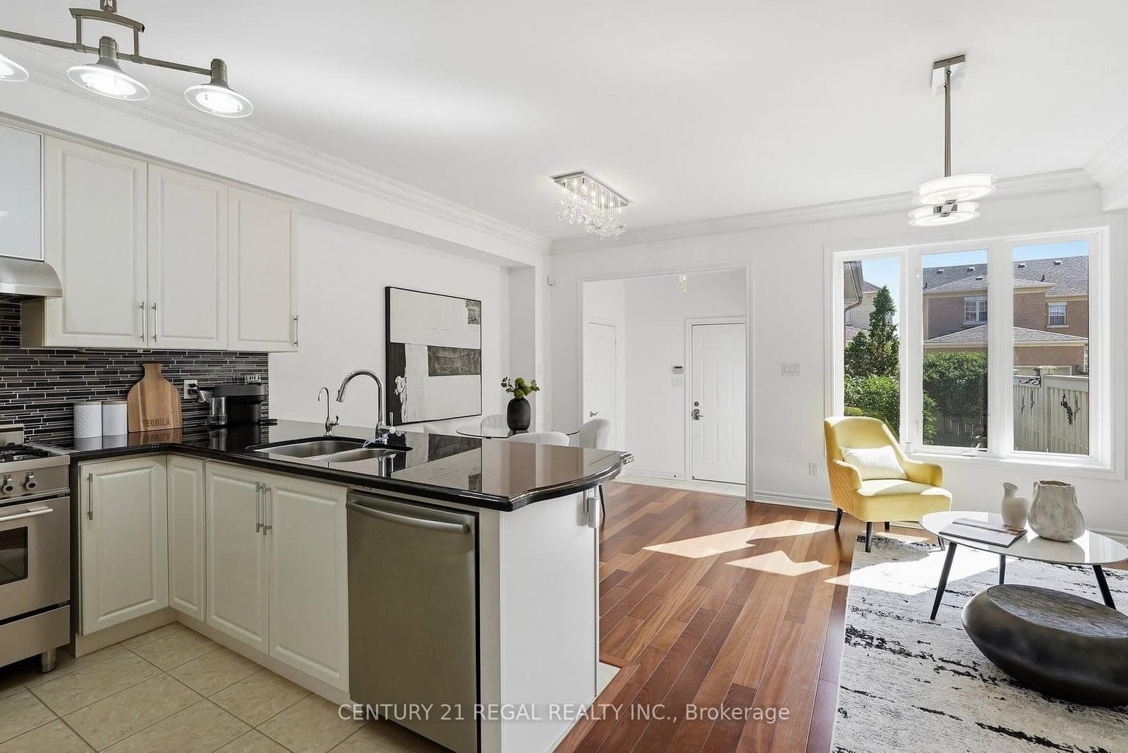 10461 Woodbine Avenue thumbnail 8