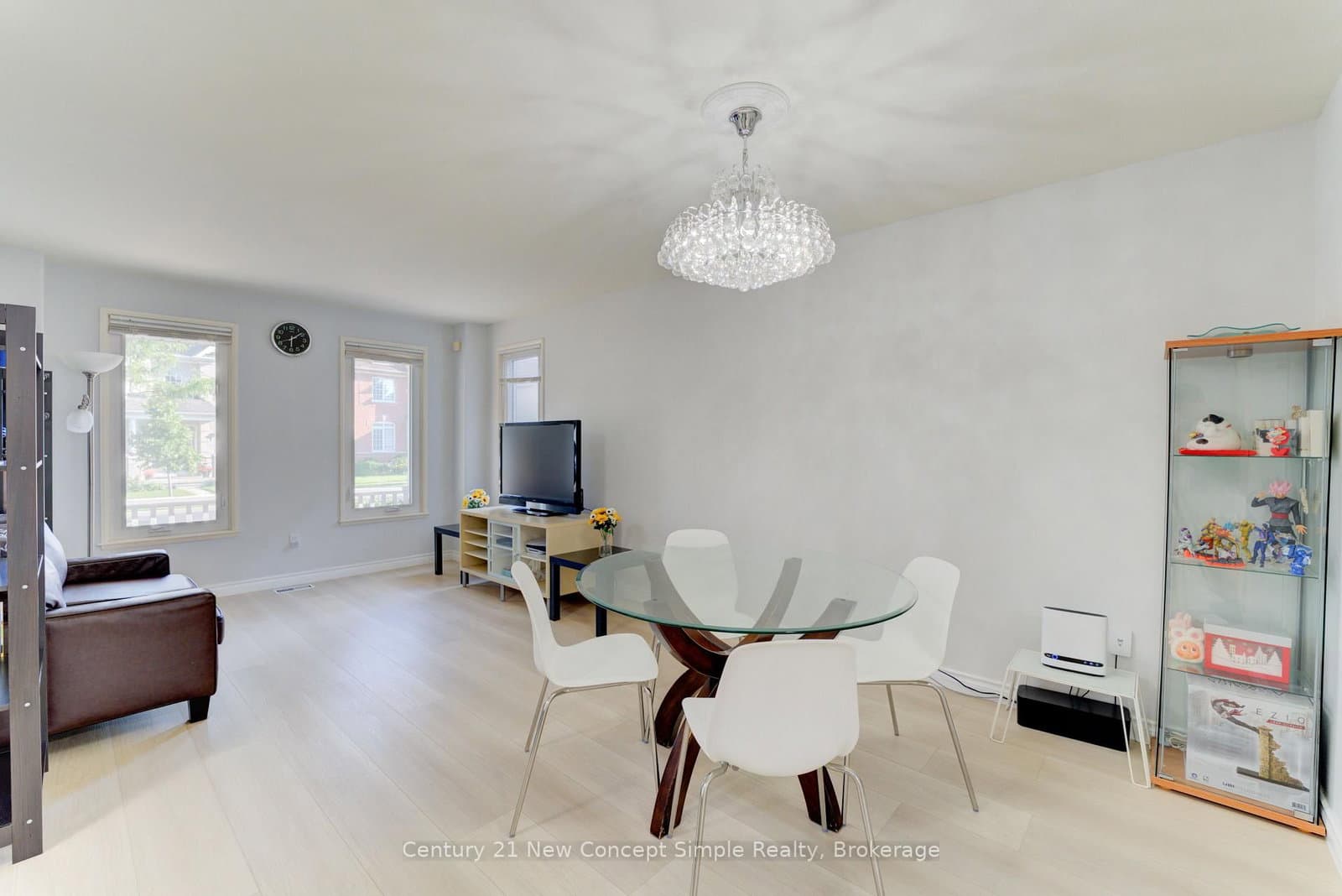 18 Castlemore Avenue thumbnail 4