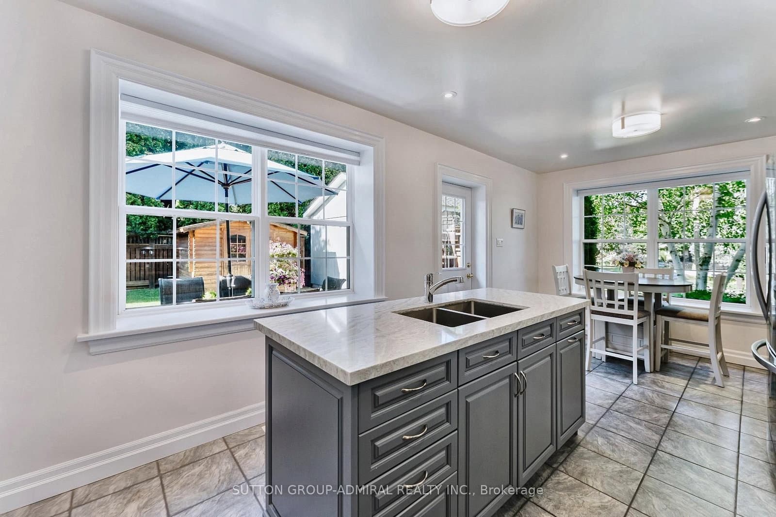 54 Starlight Crescent thumbnail 11