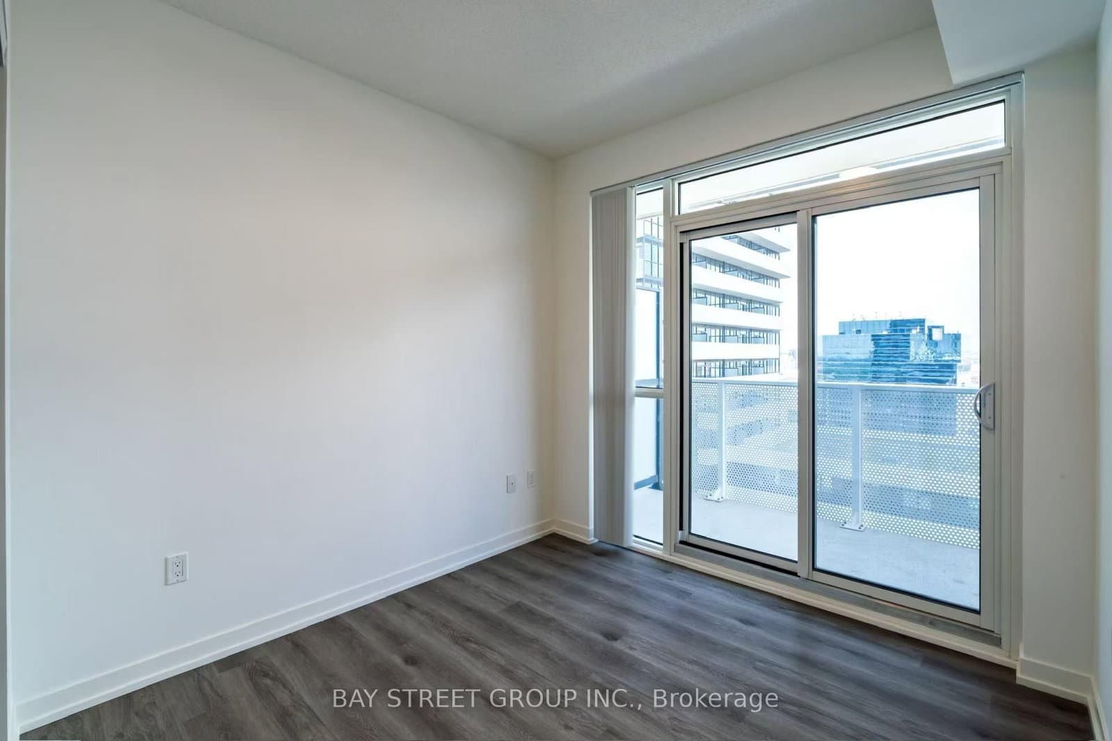 28 Interchange Way, Unit 1105 thumbnail 4
