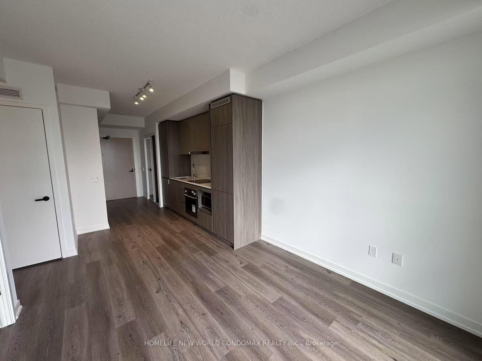 28 Interchange Way, Unit 1807 thumbnail 11