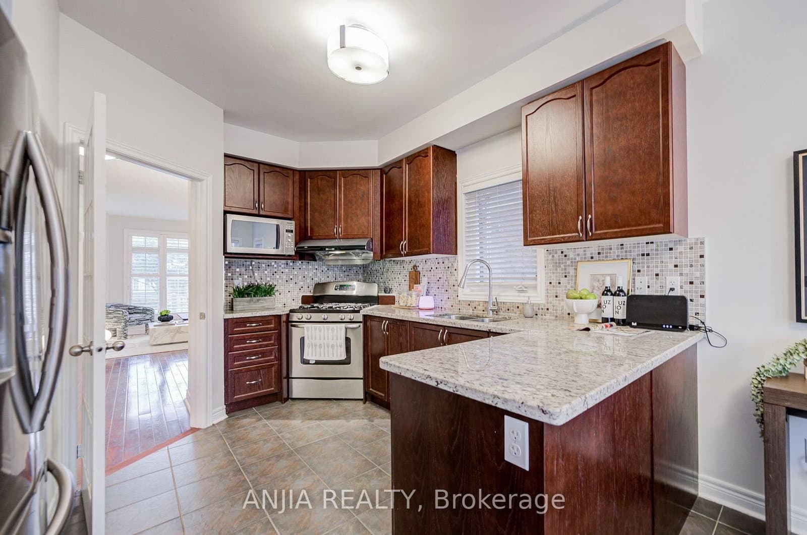 2406 Bur Oak Avenue thumbnail 13