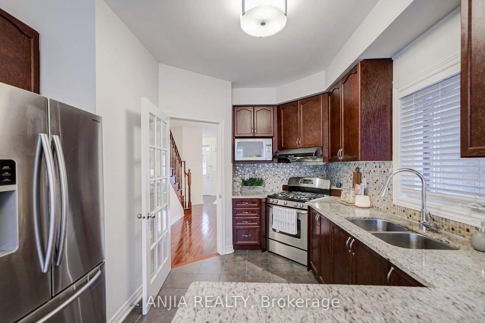 2406 Bur Oak Avenue thumbnail 14