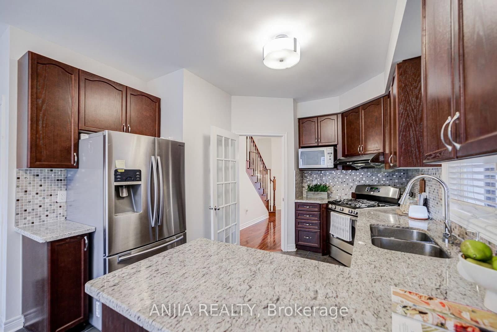 2406 Bur Oak Avenue thumbnail 15