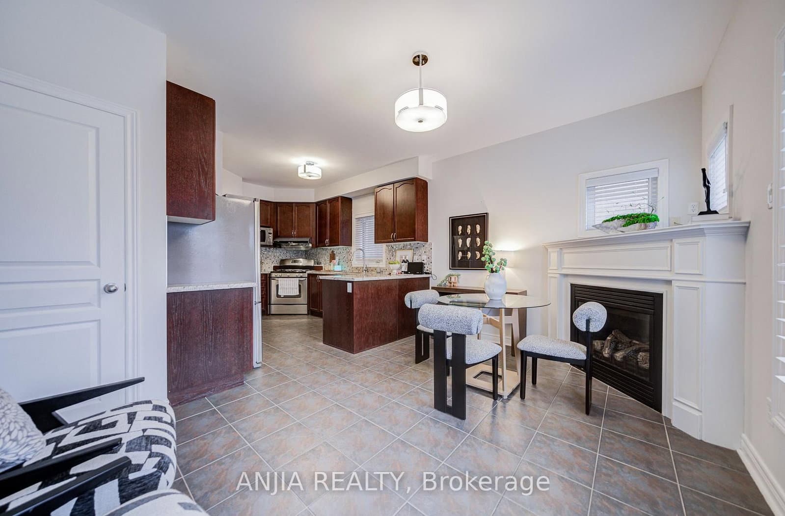 2406 Bur Oak Avenue thumbnail 19