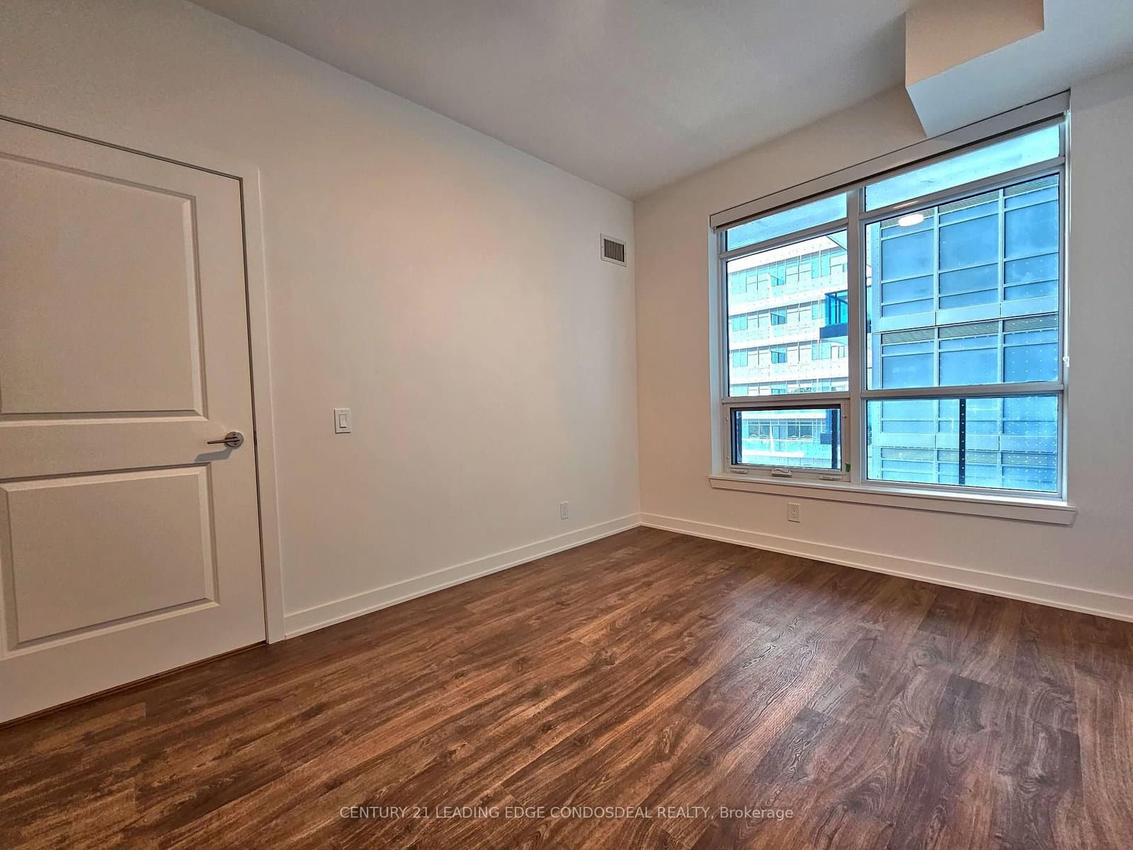 30 Upper Mall Way, Unit 419 thumbnail 6