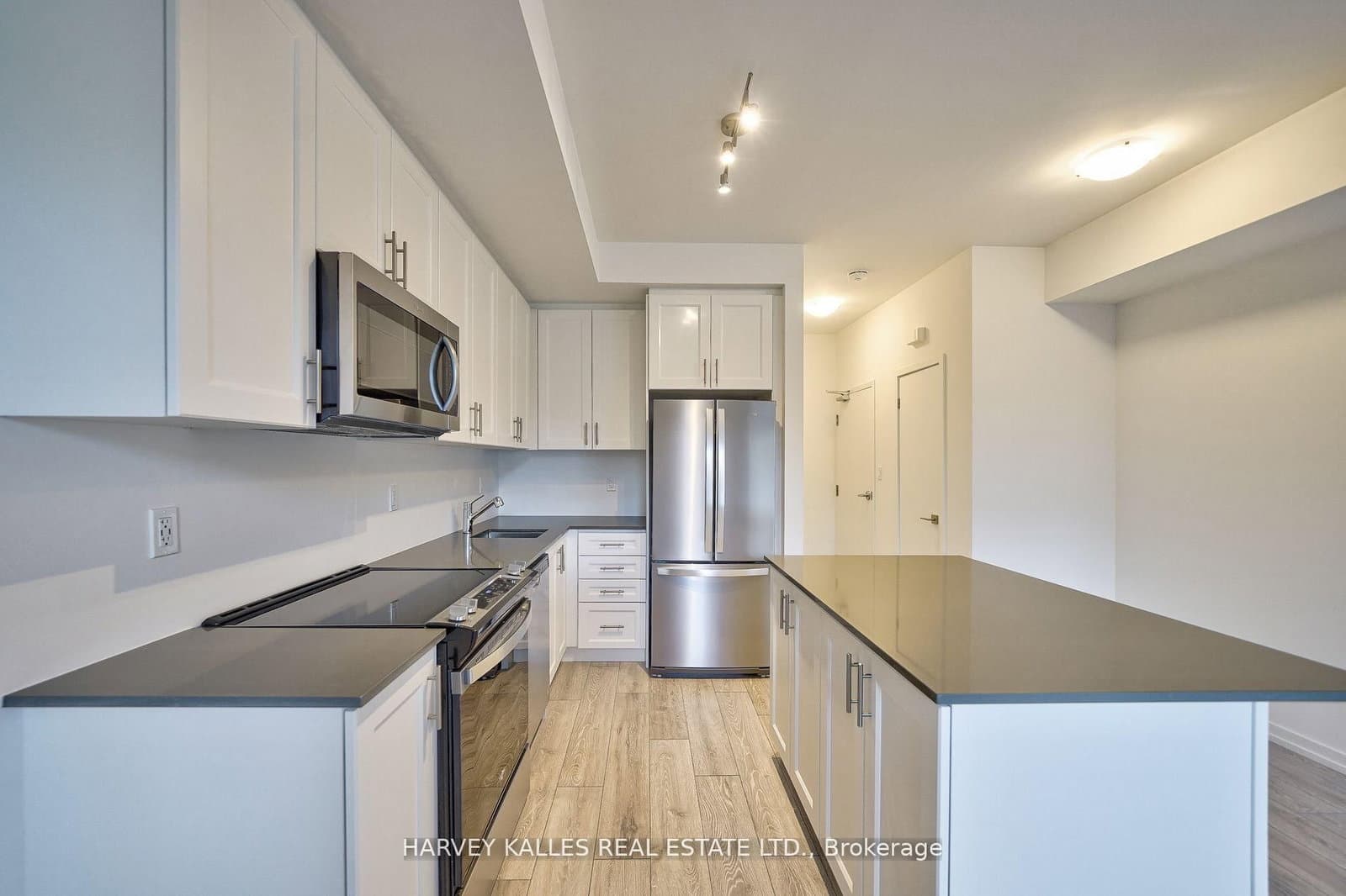 17 Lytham Green Circle, Unit 21 thumbnail 10