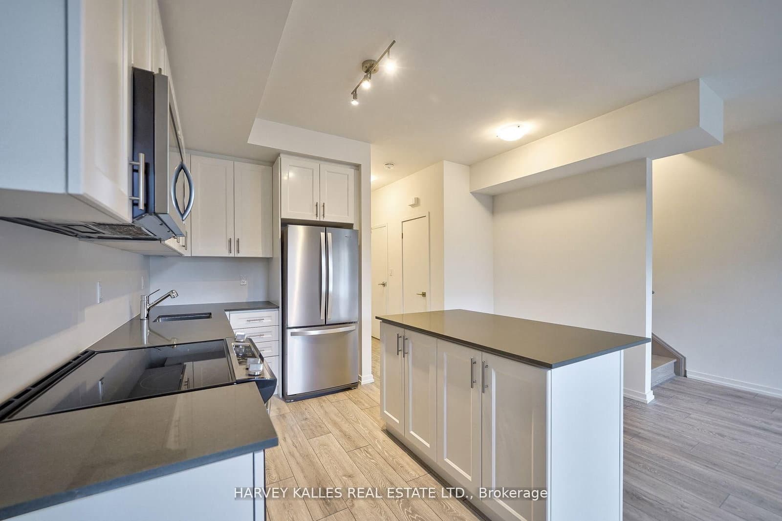 17 Lytham Green Circle, Unit 21 thumbnail 11